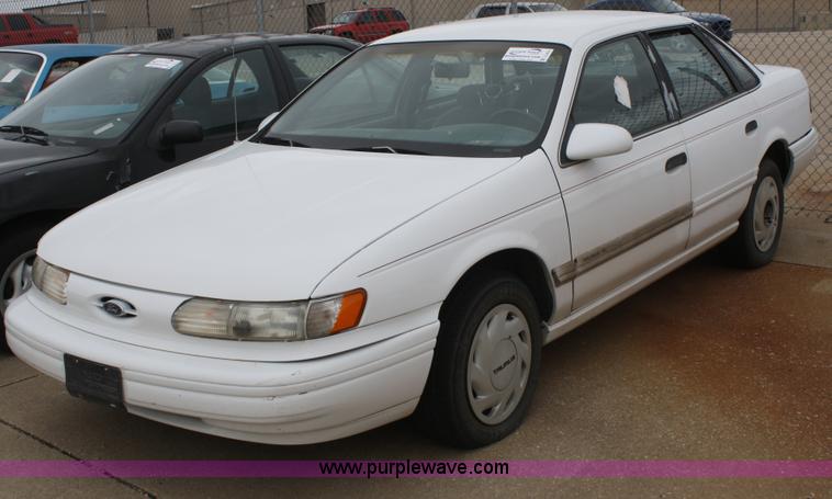 image for item C4416 1993 Ford Taurus GL