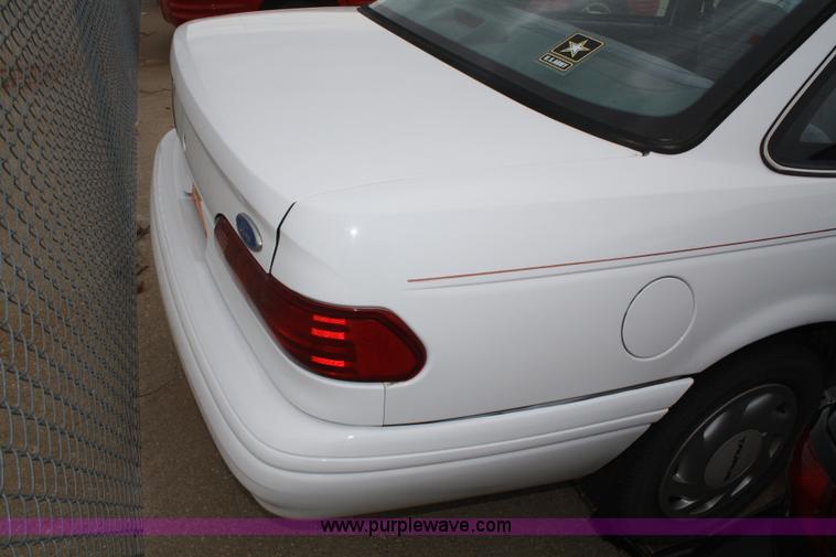 image for item C4416 1993 Ford Taurus GL