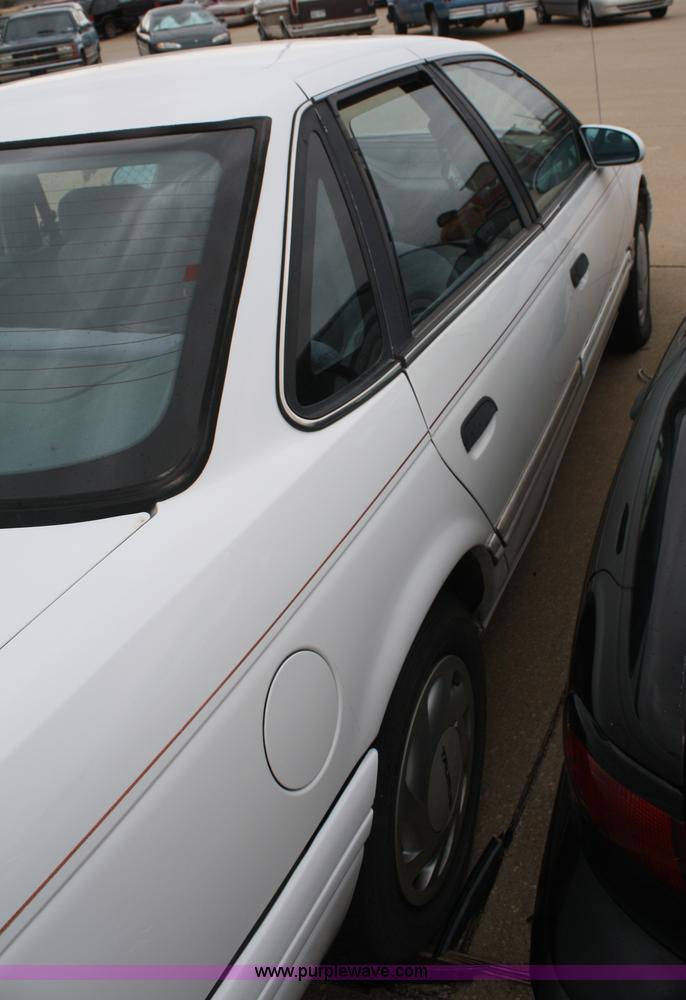 image for item C4416 1993 Ford Taurus GL