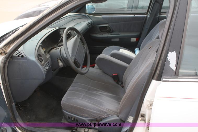 image for item C4416 1993 Ford Taurus GL