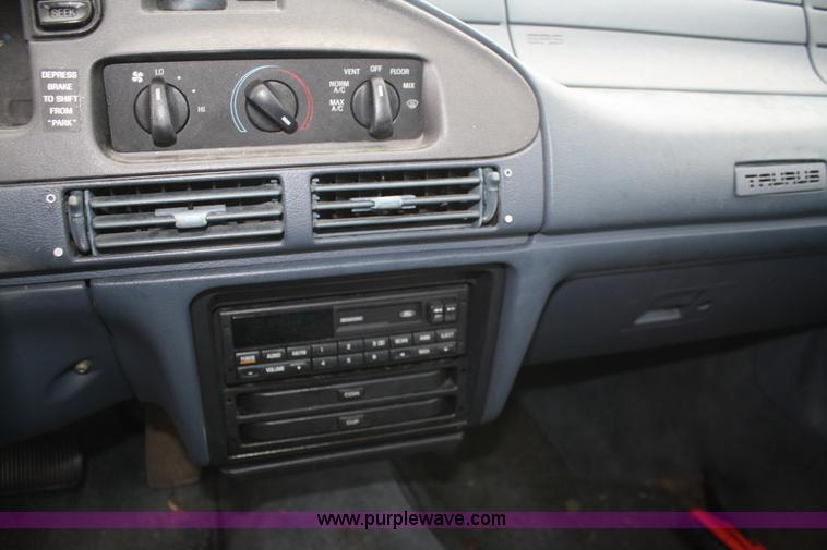 image for item C4416 1993 Ford Taurus GL