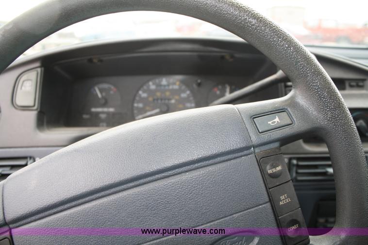 image for item C4416 1993 Ford Taurus GL