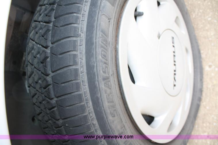 image for item C4416 1993 Ford Taurus GL