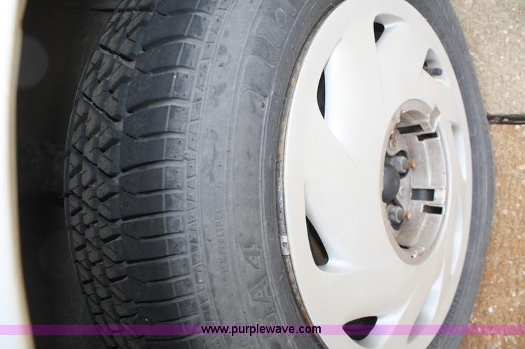 image for item C4416 1993 Ford Taurus GL