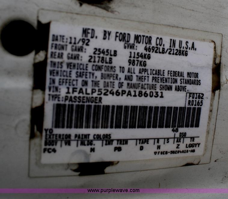 image for item C4416 1993 Ford Taurus GL