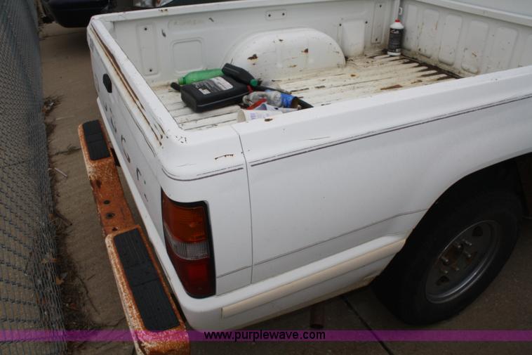 image for item C4421 1989 Dodge Ram 50 Sport pickup truck