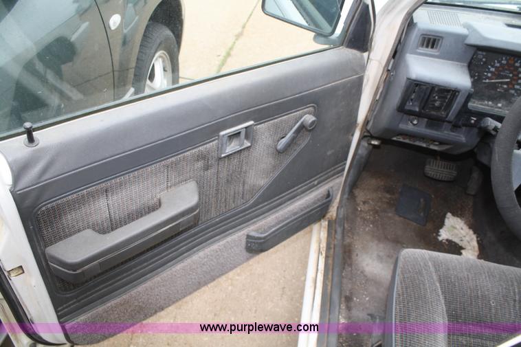 image for item C4421 1989 Dodge Ram 50 Sport pickup truck