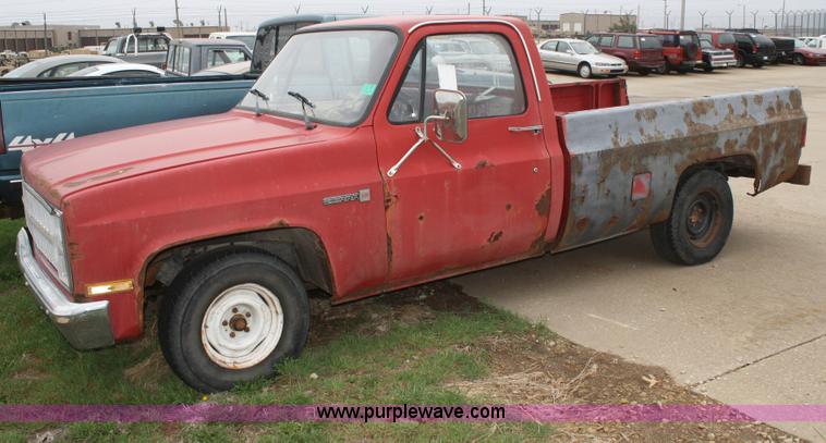 image for item C4425 1987 GMC Sierra 1500 pickup truck