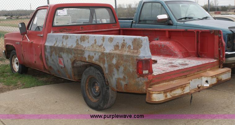 image for item C4425 1987 GMC Sierra 1500 pickup truck