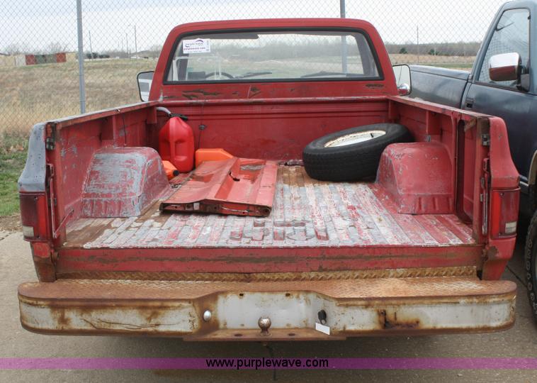 image for item C4425 1987 GMC Sierra 1500 pickup truck