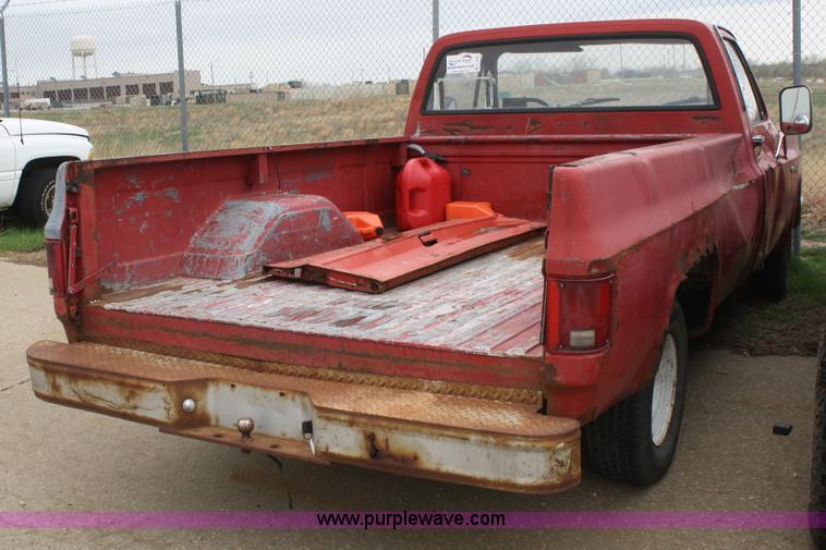 image for item C4425 1987 GMC Sierra 1500 pickup truck