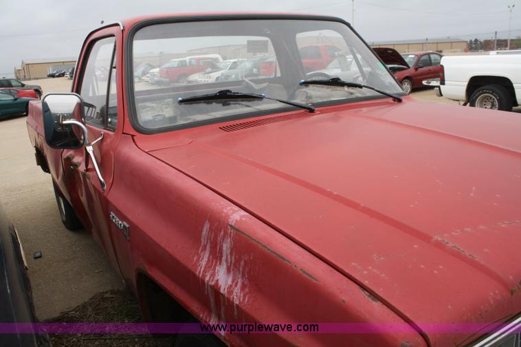 image for item C4425 1987 GMC Sierra 1500 pickup truck