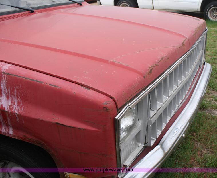 image for item C4425 1987 GMC Sierra 1500 pickup truck