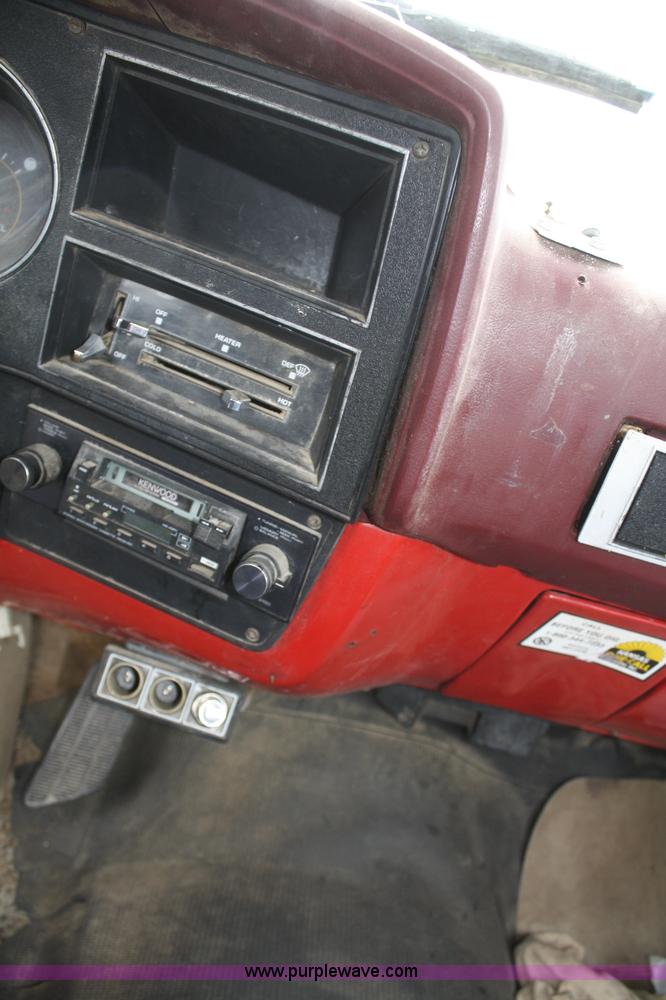 image for item C4425 1987 GMC Sierra 1500 pickup truck