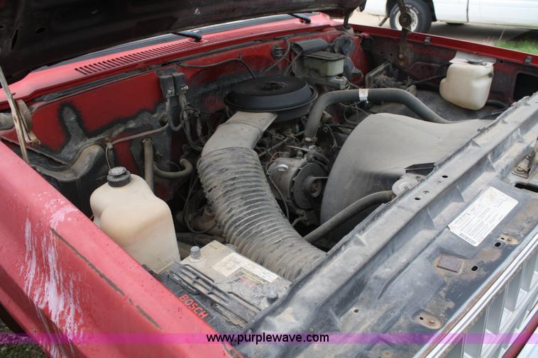 image for item C4425 1987 GMC Sierra 1500 pickup truck