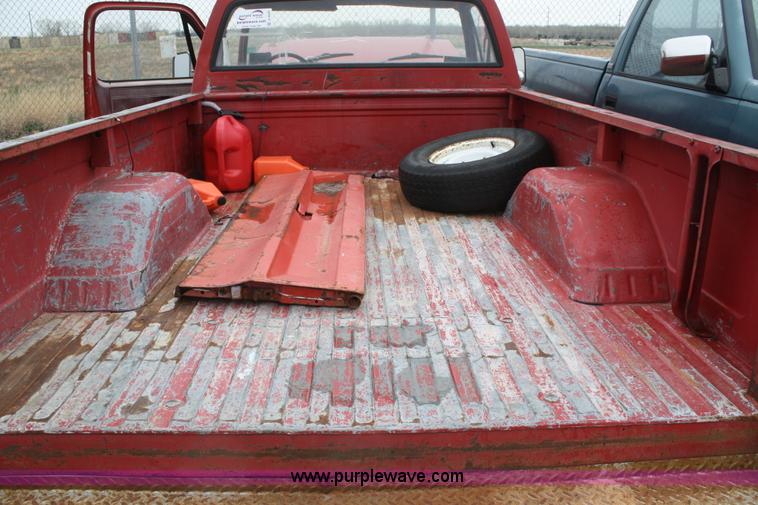 image for item C4425 1987 GMC Sierra 1500 pickup truck