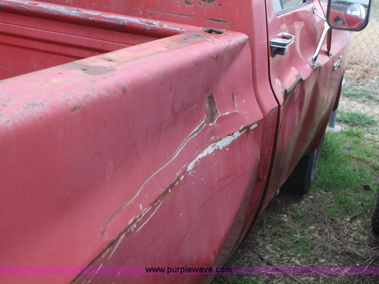 image for item C4425 1987 GMC Sierra 1500 pickup truck