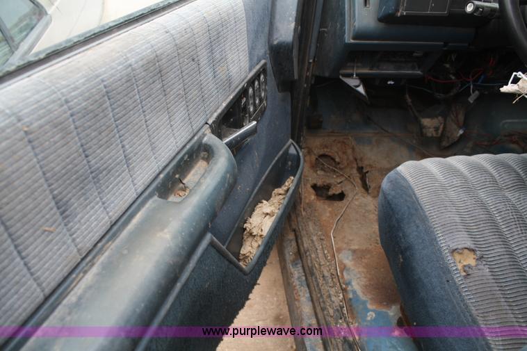 image for item C4426 1990 Chevrolet Silverado K1500 pickup truck