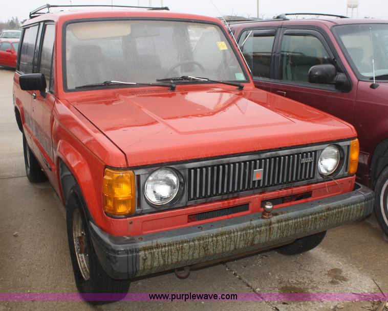 image for item C4432 1986 Isuzu Trooper II SUV