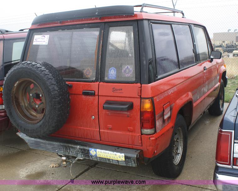 image for item C4432 1986 Isuzu Trooper II SUV