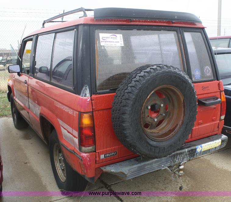 image for item C4432 1986 Isuzu Trooper II SUV