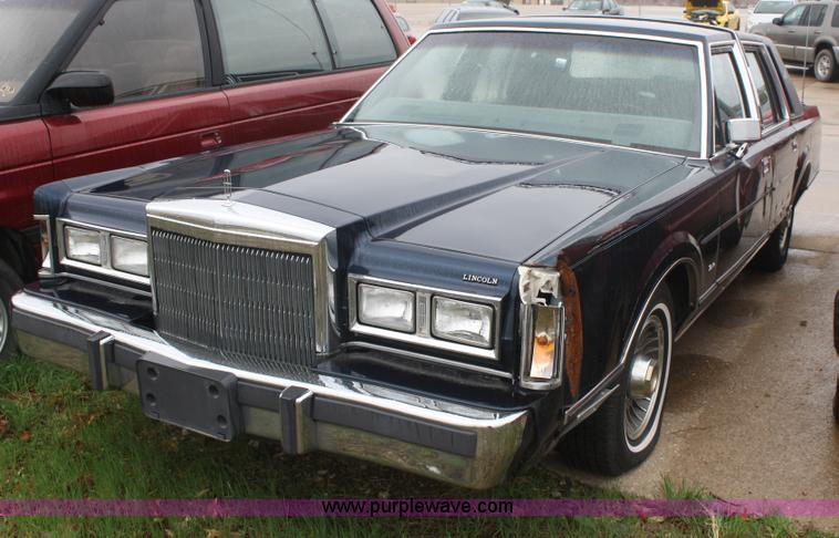 image for item C4433 1988 Lincoln Town Car