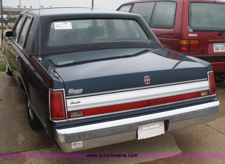 image for item C4433 1988 Lincoln Town Car