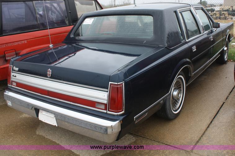 image for item C4433 1988 Lincoln Town Car