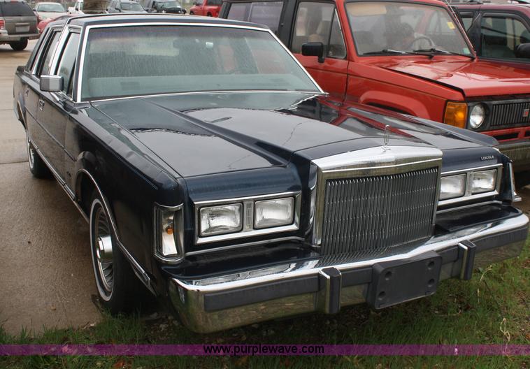 image for item C4433 1988 Lincoln Town Car