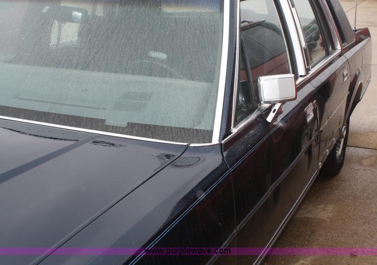 image for item C4433 1988 Lincoln Town Car