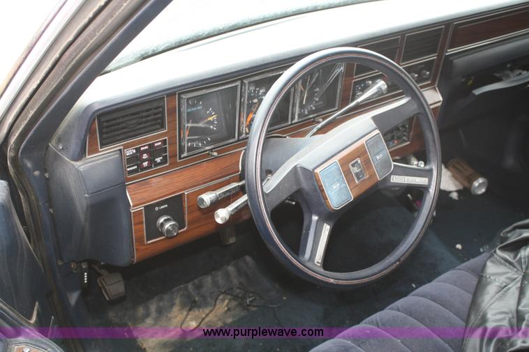 image for item C4433 1988 Lincoln Town Car
