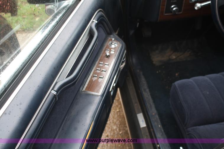 image for item C4433 1988 Lincoln Town Car
