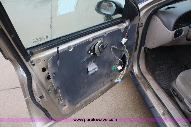 image for item C4438 2000 Ford Taurus SE