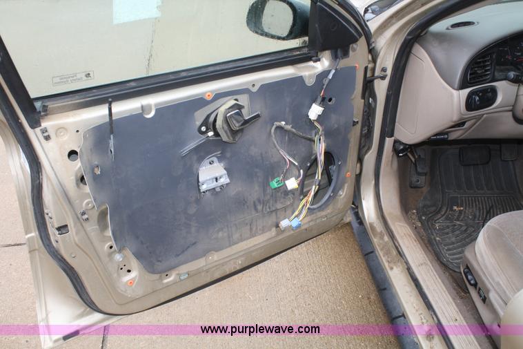 image for item C4438 2000 Ford Taurus SE