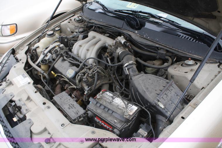 image for item C4438 2000 Ford Taurus SE