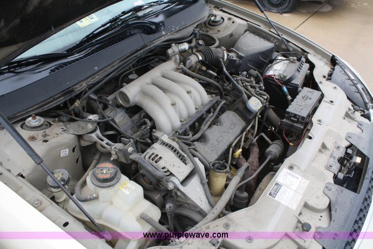 image for item C4438 2000 Ford Taurus SE