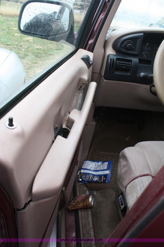 image for item C4440 1996 Ford Aerostar XLT mini van