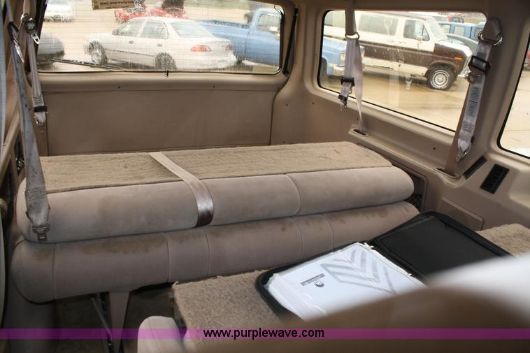 image for item C4440 1996 Ford Aerostar XLT mini van