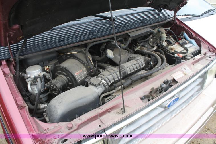 image for item C4440 1996 Ford Aerostar XLT mini van