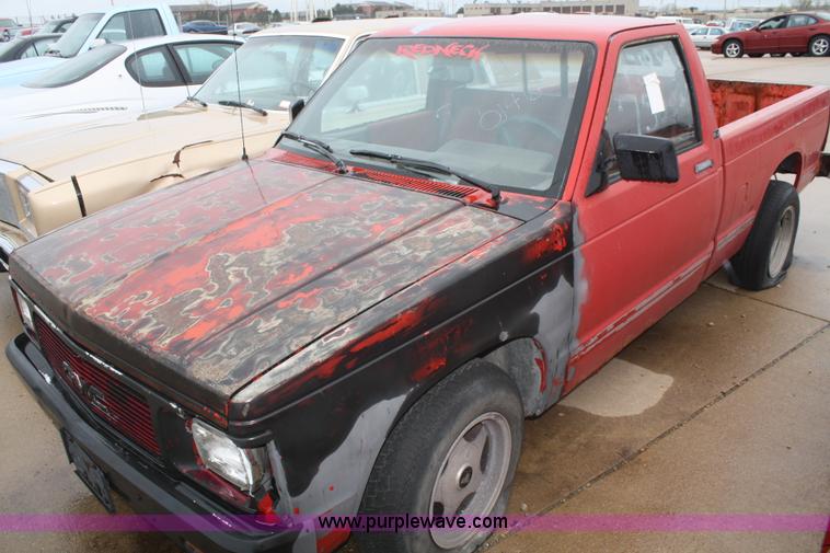 image for item C4445 1991 GMC Sonoma SLE pickup truck