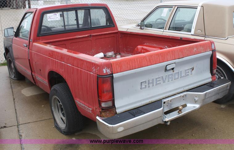 image for item C4445 1991 GMC Sonoma SLE pickup truck