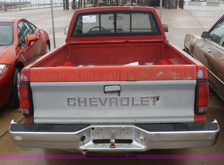 image for item C4445 1991 GMC Sonoma SLE pickup truck