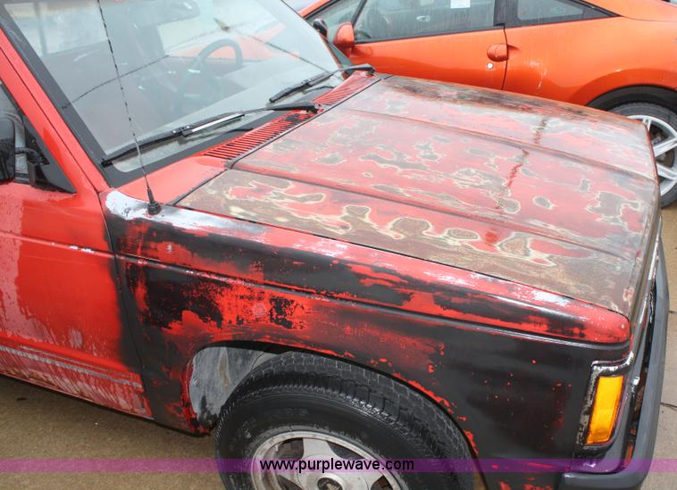 image for item C4445 1991 GMC Sonoma SLE pickup truck