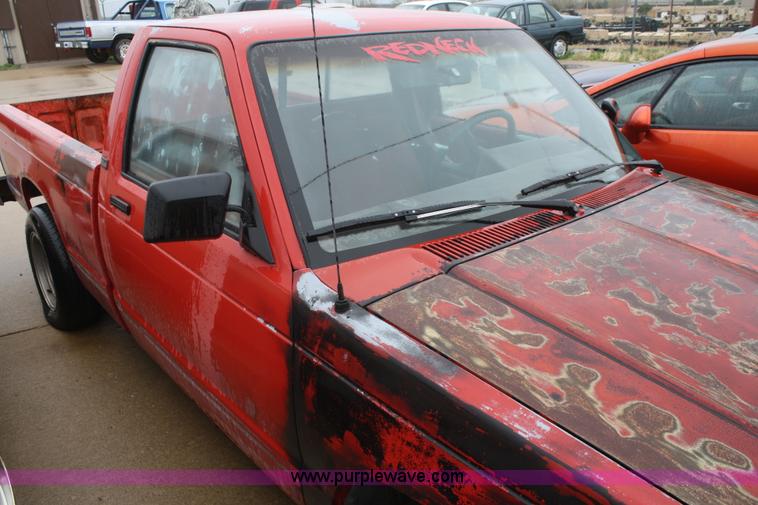 image for item C4445 1991 GMC Sonoma SLE pickup truck