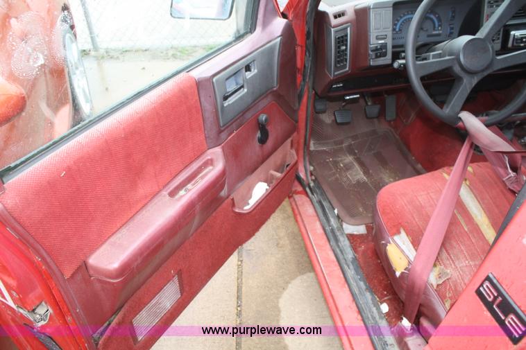 image for item C4445 1991 GMC Sonoma SLE pickup truck