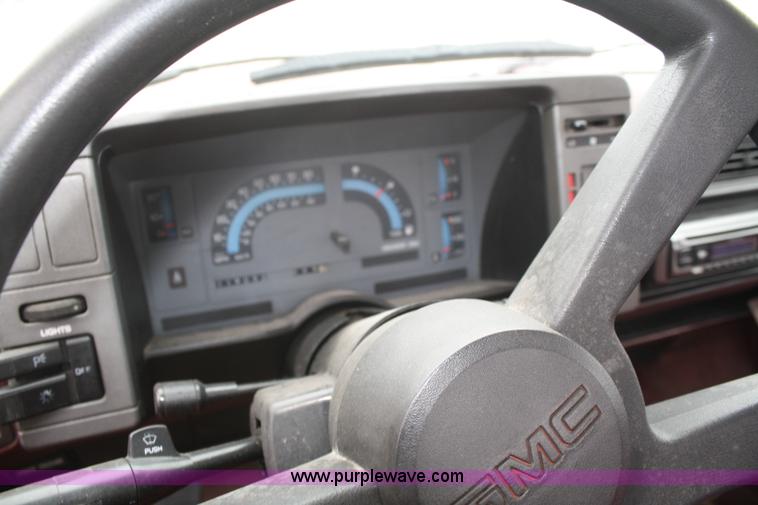 image for item C4445 1991 GMC Sonoma SLE pickup truck