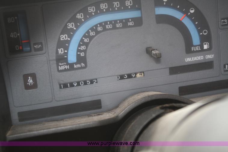 image for item C4445 1991 GMC Sonoma SLE pickup truck