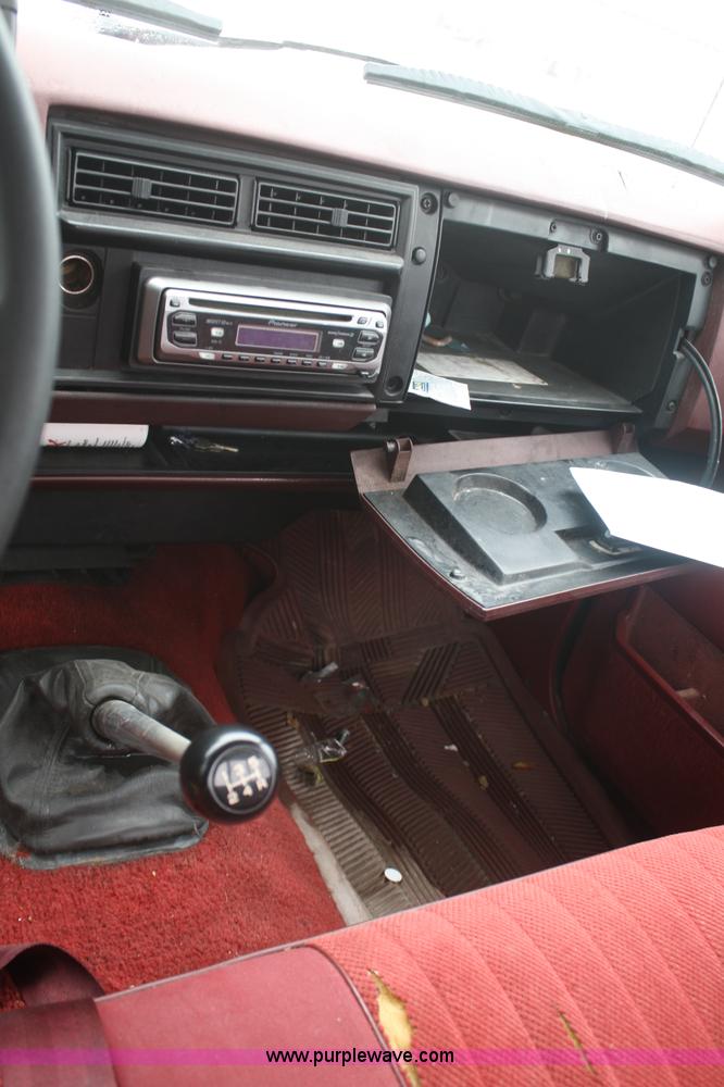 image for item C4445 1991 GMC Sonoma SLE pickup truck