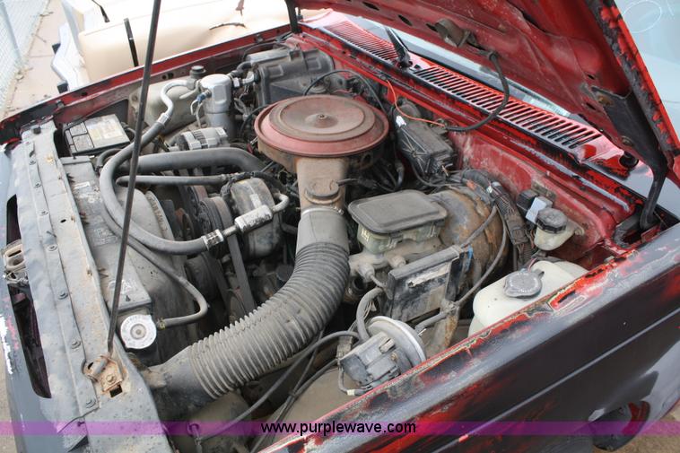 image for item C4445 1991 GMC Sonoma SLE pickup truck