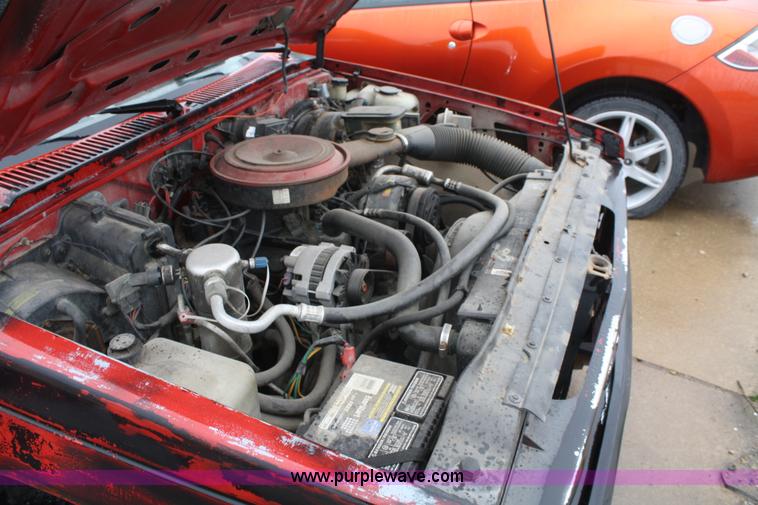 image for item C4445 1991 GMC Sonoma SLE pickup truck